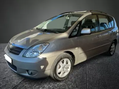 Toyota Corolla Verso 2002 - 4950 EUR, 196864 km - AUTO.MOTO.pt - 196864km - foto 3 de 18