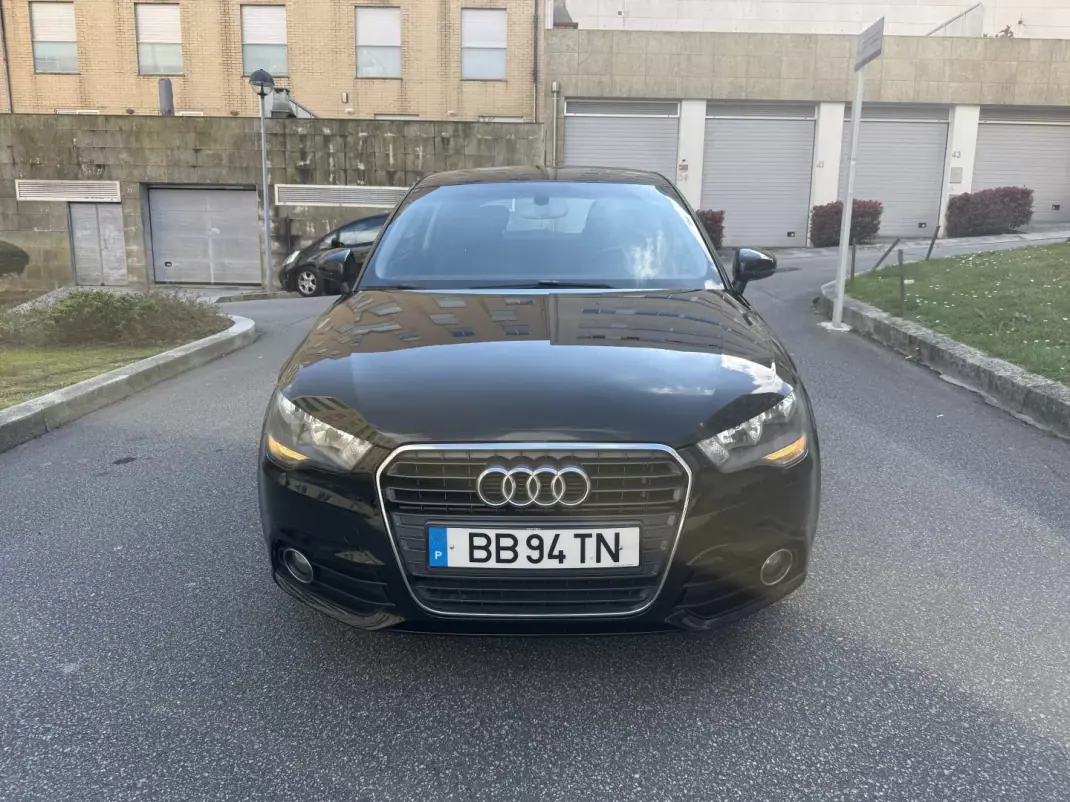 Audi A1 2011 - 8450 EUR, 203000 km - AUTO.MOTO.pt - 203000km - foto 1 de 14