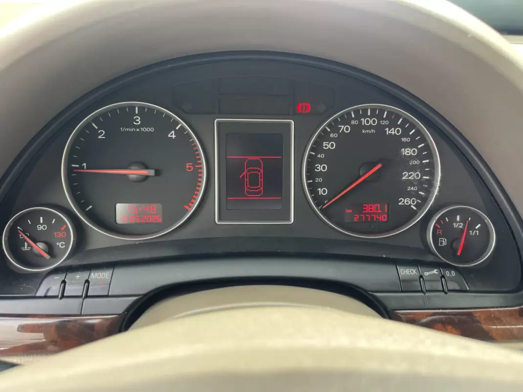 Audi A4 2003 - 7950 EUR, 277740 km - AUTO.MOTO.pt - 277740km - foto 12 de 13