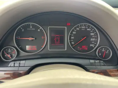 Audi A4 2003 - 7950 EUR, 277740 km - AUTO.MOTO.pt - 277740km - foto 12 de 13
