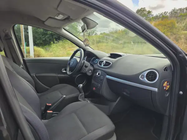Renault Clio 2008 - 6490 EUR, 190000 km - AUTO.MOTO.pt - 190000km - foto 14 de 15