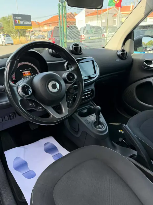 Smart ForTwo Coupé 2018 - 13890 EUR, 25000 km - AUTO.MOTO.pt - 25000km - foto 2 de 12