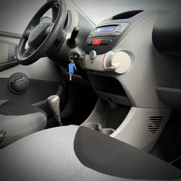 Toyota Aygo 2006 - 6500 EUR, 156009 km - AUTO.MOTO.pt - 156009km - foto 11 de 11