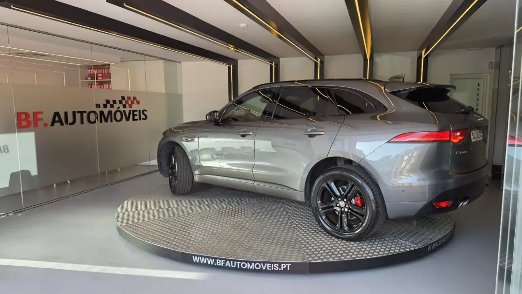 Jaguar F-Pace 2017 - 19500 EUR, 157804 km - 157804km - foto 19 de 74
