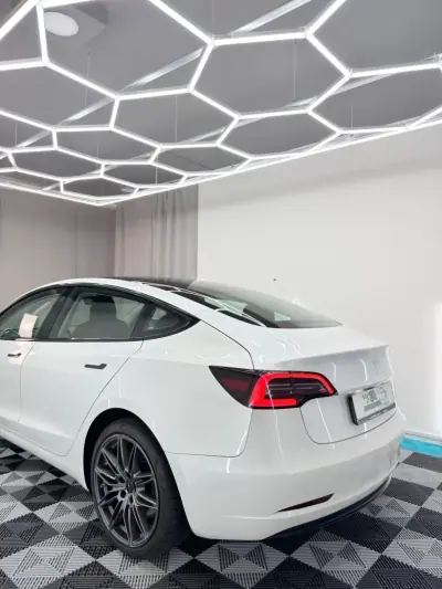 Tesla Model 3 2019 - 22750 EUR, 159999 km - AUTO.MOTO.pt - 159999km - foto 6 de 23