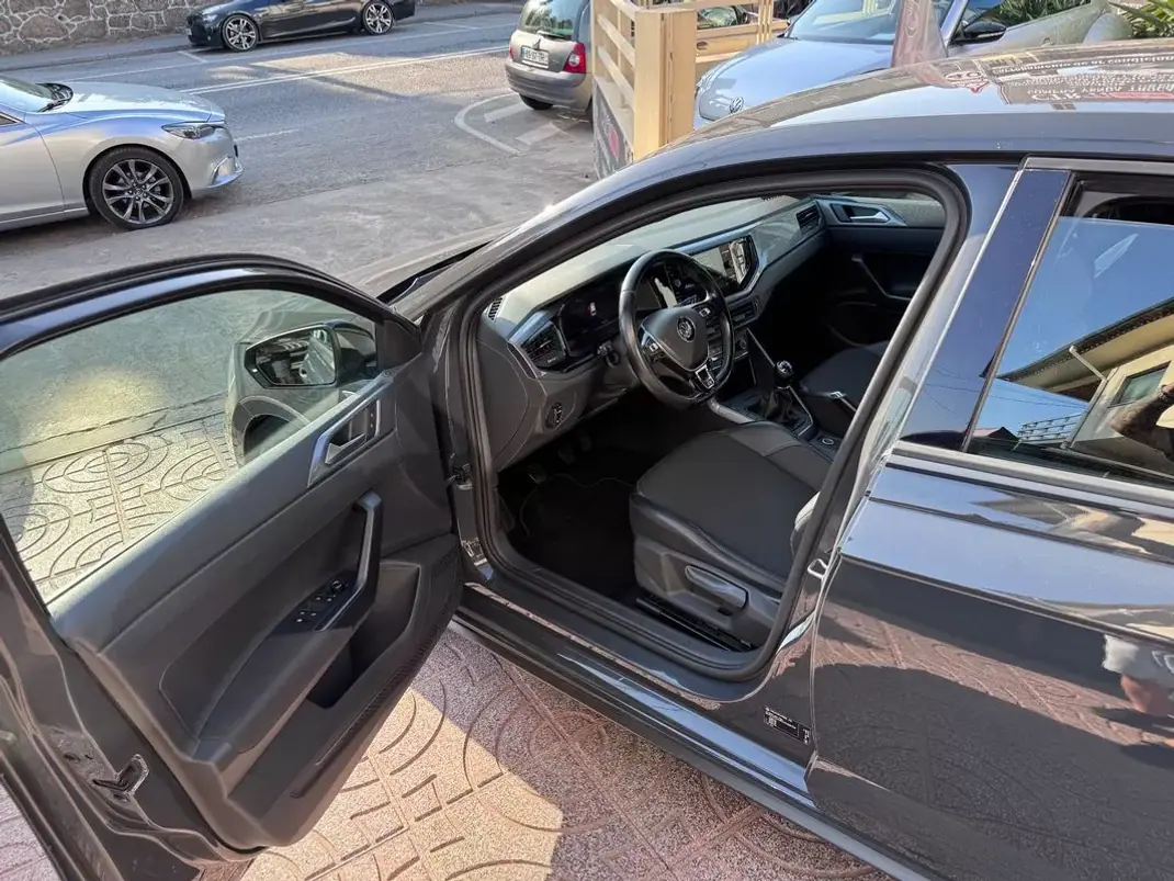 Volkswagen Polo 2018 - 14900 EUR, 186328 km - 186328km - foto 7 de 32