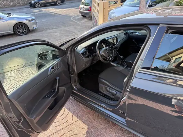 Volkswagen Polo 2018 - 14900 EUR, 186328 km - AUTO.MOTO.pt - 186328km - foto 7 de 32