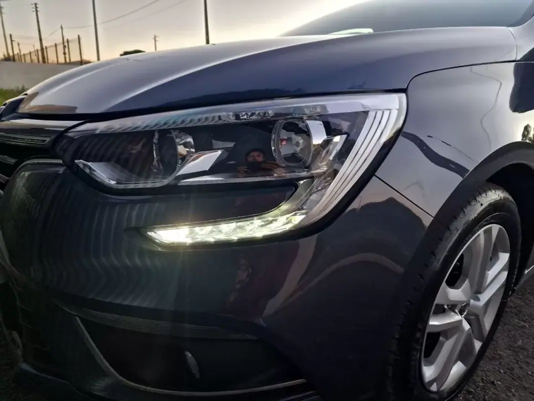 Renault Mégane Sport Tourer 2019 - 15990 EUR, 80068 km - AUTO.MOTO.pt - 80068km - foto 24 de 24