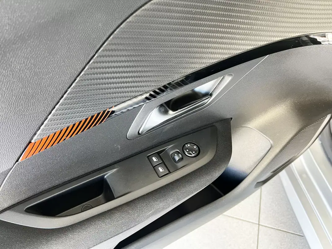 Peugeot 208 2022 - 14600 EUR, 41453 km - AUTO.MOTO.pt - 41453km - foto 17 de 22