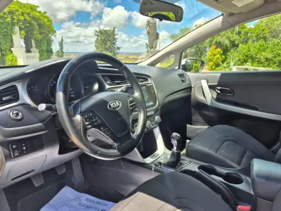 Kia Ceed 2017 - 13250 EUR, 92215 km - AUTO.MOTO.pt - 92215km - foto 7 de 23