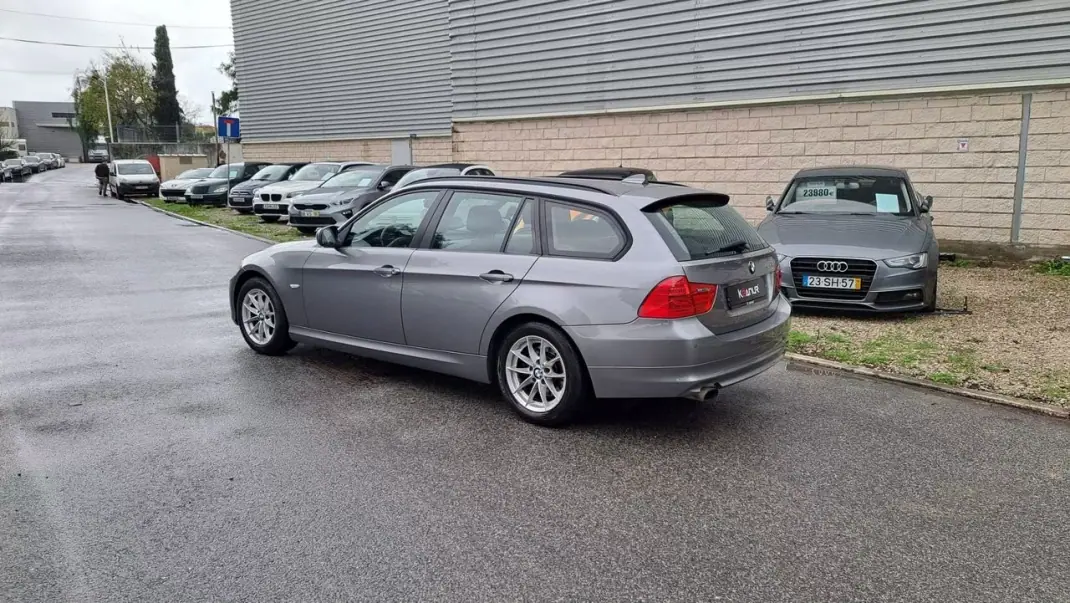 BMW 320 2010 - 11980 EUR, 157813 km - AUTO.MOTO.pt - 157813km - foto 24 de 41