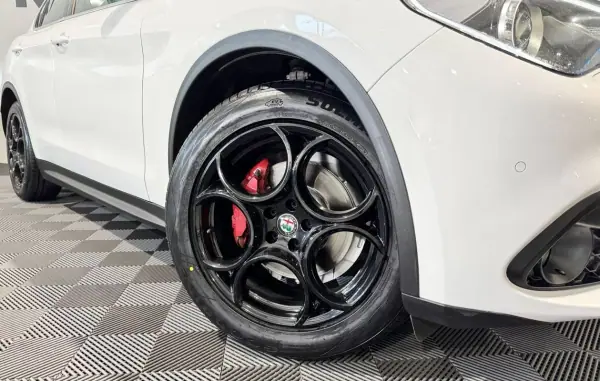 Alfa Romeo Stelvio 2017 - 22900 EUR, 215900 km - AUTO.MOTO.pt - 215900km - foto 2 de 60