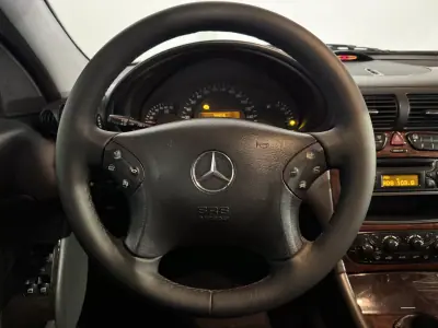 Mercedes-Benz C 180 2003 - 6900 EUR, 210000 km - AUTO.MOTO.pt - 210000km - foto 10 de 18
