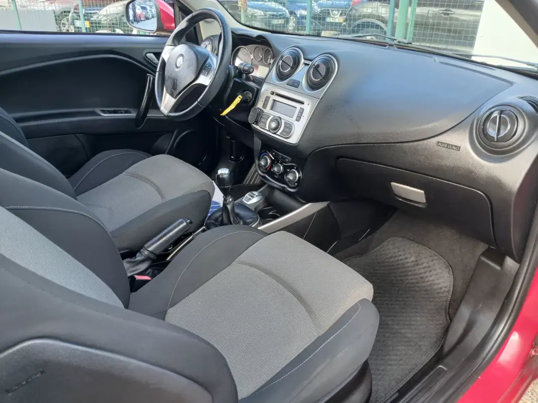 Alfa Romeo MiTo 2011 - 7650 EUR, 77076 km - AUTO.MOTO.pt - 77076km - foto 21 de 26