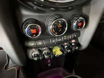 MINI Electric 2020 - 18800 EUR, 54497 km - AUTO.MOTO.pt - 54497km - foto 14 de 25