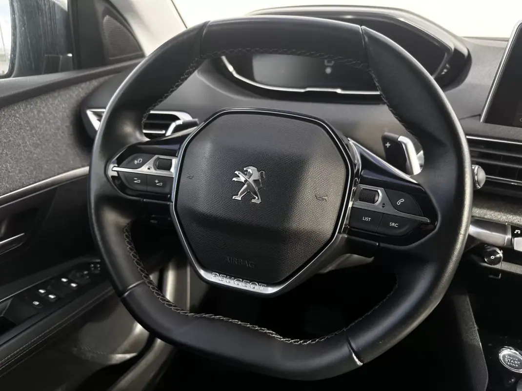 Peugeot 3008 2019 - 15990 EUR, 97900 km - AUTO.MOTO.pt - 97900km - foto 23 de 31