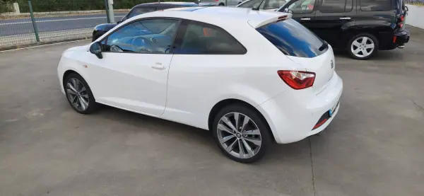 SEAT Ibiza 2017 - 13500 EUR, 90316 km - AUTO.MOTO.pt - 90316km - foto 5 de 9
