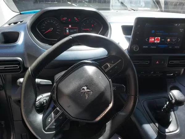 Peugeot Rifter 2020 - 18500 EUR, 125000 km - AUTO.MOTO.pt - 125000km - foto 10 de 14