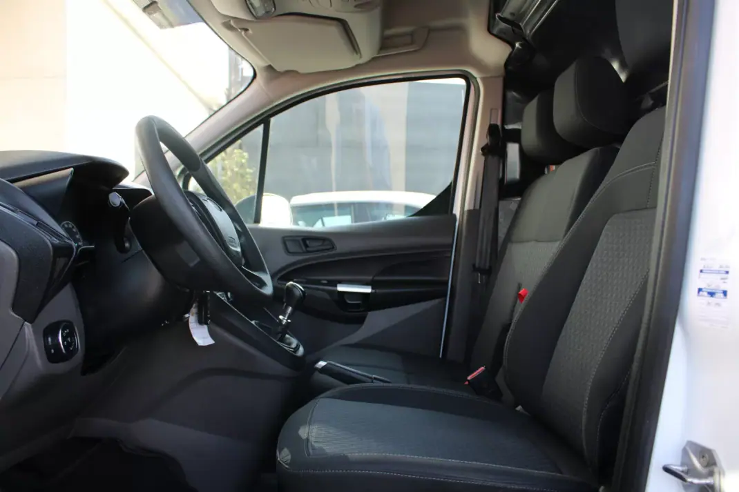 Ford Transit Connect 2021 - 13490 EUR, 172000 km - AUTO.MOTO.pt - 172000km - foto 14 de 22