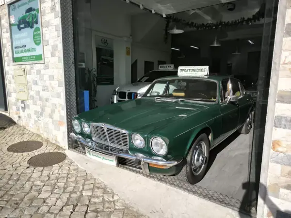 Jaguar XJ6 1976 - 24950 EUR, 47777 km - AUTO.MOTO.pt - 47777km - foto 9 de 60