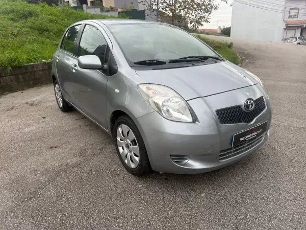 Toyota Yaris 2006 - 6900 EUR, 168000 km - AUTO.MOTO.pt - 168000km - foto 3 de 25