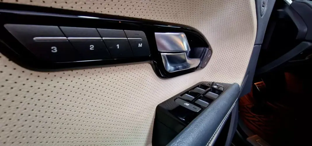 Land Rover Range Rover Evoque 2013 - 16800 EUR, 200450 km - AUTO.MOTO.pt - 200450km - foto 12 de 38