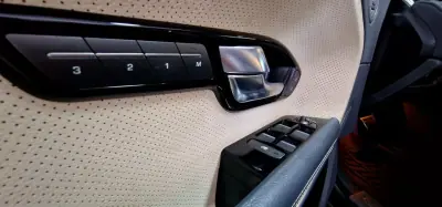 Land Rover Range Rover Evoque 2013 - 16800 EUR, 200450 km - AUTO.MOTO.pt - 200450km - foto 12 de 38