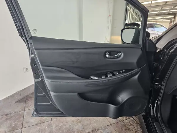 Nissan Leaf 2019 - 19500 EUR, 25097 km - AUTO.MOTO.pt - 25097km - foto 25 de 41