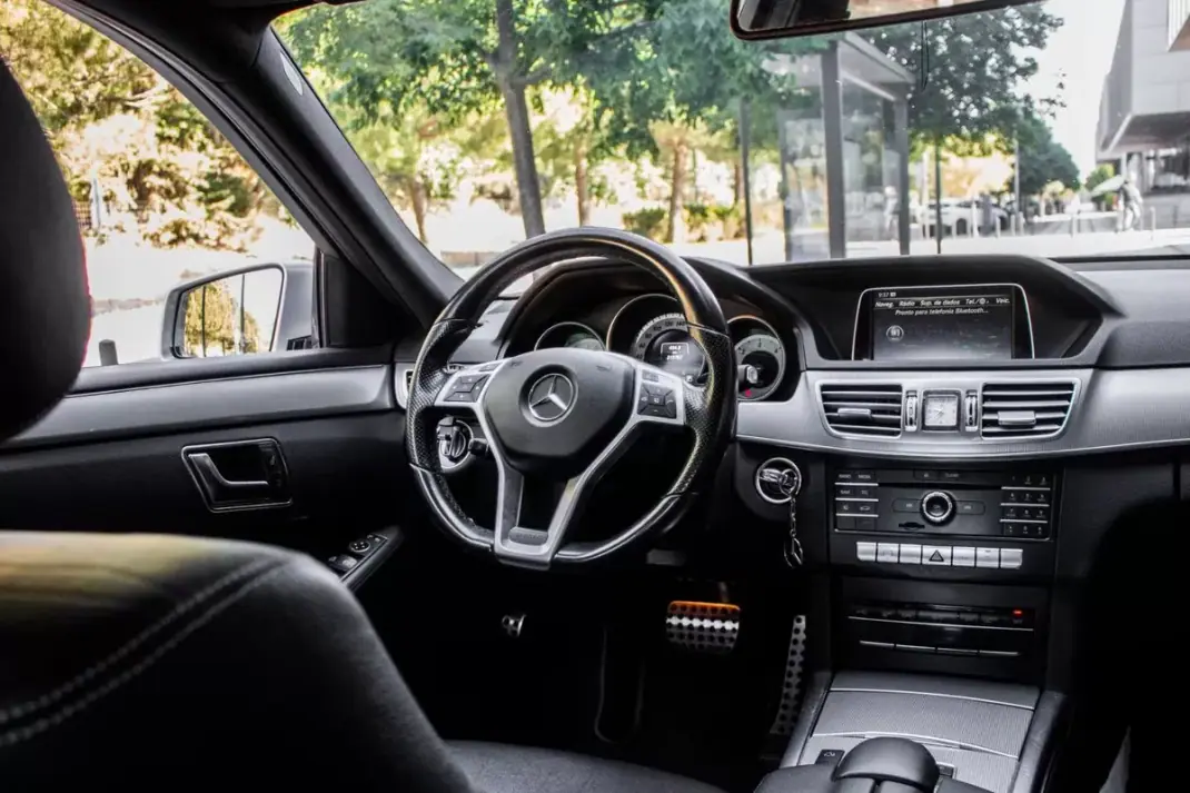 Mercedes-Benz E 250 2016 - 23750 EUR, 215762 km - AUTO.MOTO.pt - 215762km - foto 29 de 39