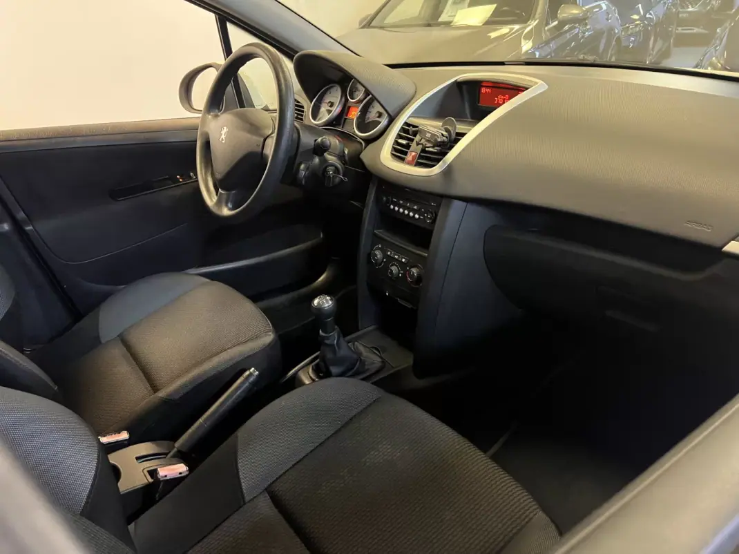 Peugeot 207 2010 - 6990 EUR, 125000 km - 125000km - foto 6 de 27