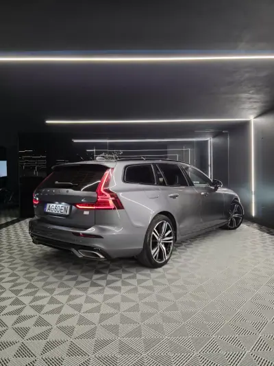 Volvo V60 2021 — foto 5 de 28