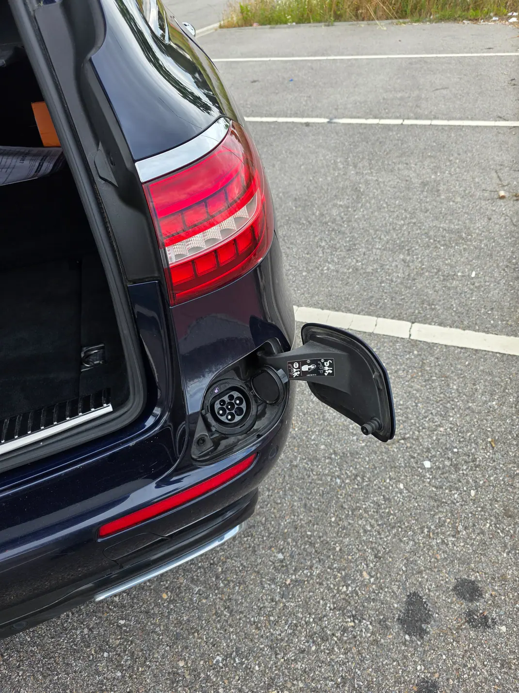 Mercedes-Benz E 300 2020 - 35500 EUR, 151500 km - AUTO.MOTO.pt - 151500km - foto 9 de 11