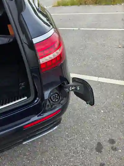 Mercedes-Benz E 300 2020 - 35500 EUR, 151500 km - AUTO.MOTO.pt - 151500km - foto 9 de 11