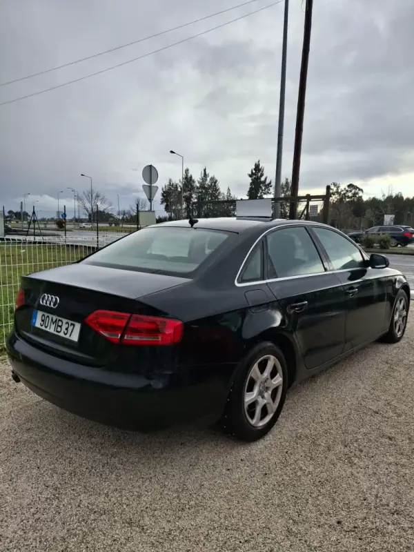 Audi A4 2011 - 11950 EUR, 141223 km - AUTO.MOTO.pt - 141223km - foto 8 de 13