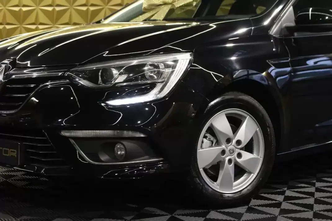 Renault Mégane Sport Tourer 2017 - 9900 EUR, 190000 km - AUTO.MOTO.pt - 190000km - foto 2 de 25