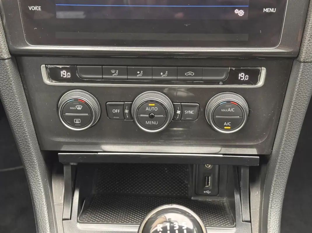 Volkswagen Golf 2017 - 14500 EUR, 123332 km - AUTO.MOTO.pt - 123332km - foto 20 de 26