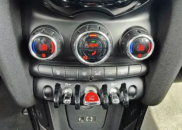 MINI Berlingo 2015 - 18000 EUR, 101200 km - AUTO.MOTO.pt - 101200km - foto 18 de 29