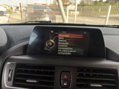 BMW 114 2015 - 11500 EUR, 241000 km - AUTO.MOTO.pt - 241000km - foto 17 de 20