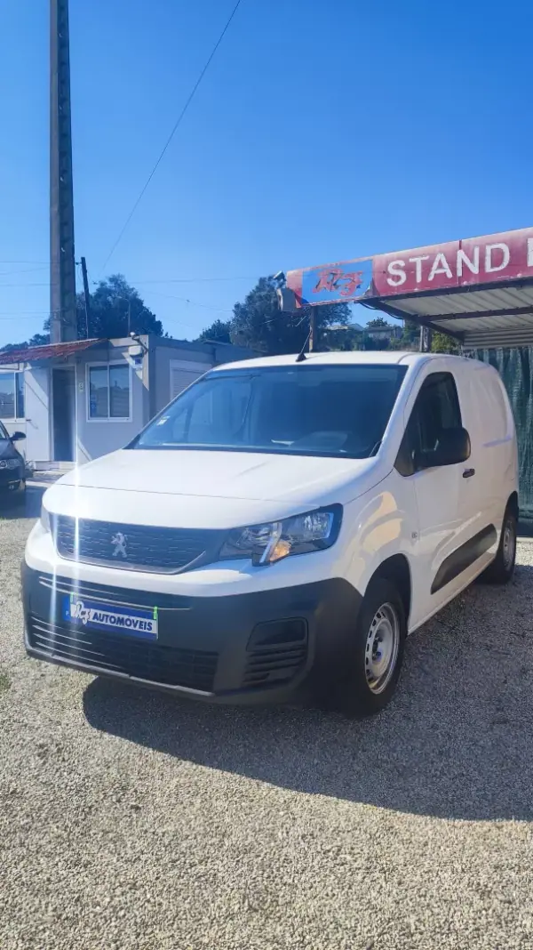 Peugeot Partner 2021 - 12499 EUR, 217978 km - AUTO.MOTO.pt - 217978km - foto 2 de 21