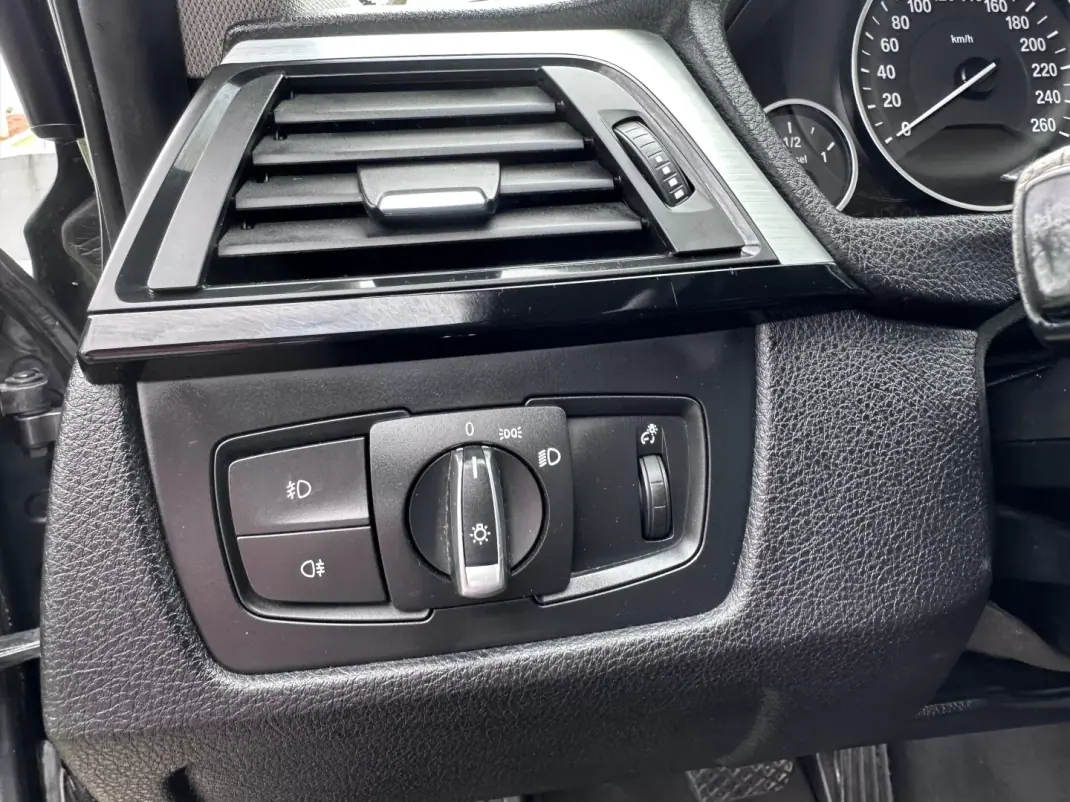 BMW 320 2012 - 12900 EUR, 167615 km - AUTO.MOTO.pt - 167615km - foto 24 de 57