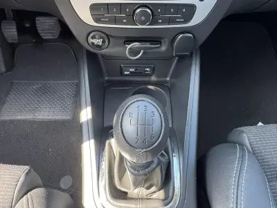 Renault Mégane Sport Tourer 2014 - 7990 EUR, 234000 km - AUTO.MOTO.pt - 234000km - foto 26 de 32