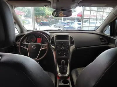 Opel Astra 2010 - 6900 EUR, 212000 km - AUTO.MOTO.pt - 212000km - foto 17 de 20