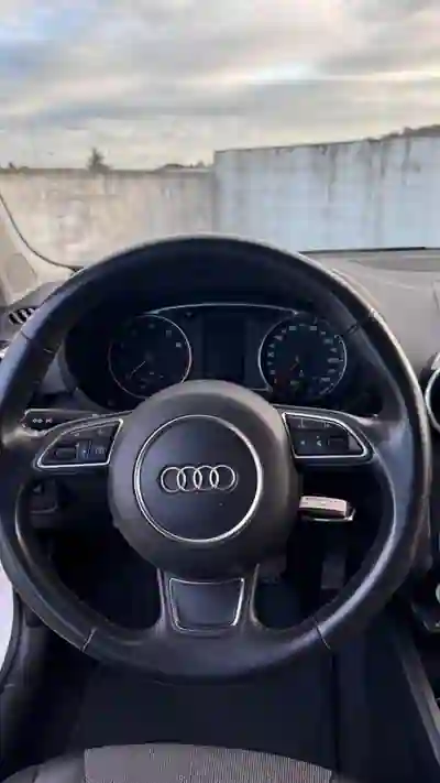 Audi A1 Sportback 2016 - 9900 EUR, 171079 km - AUTO.MOTO.pt - 171079km - foto 13 de 15