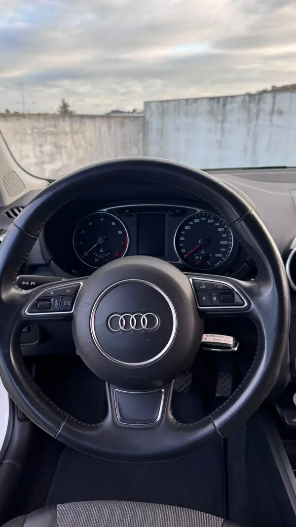 Audi A1 Sportback 2016 - 9900 EUR, 171079 km - AUTO.MOTO.pt - 171079km - foto 13 de 15
