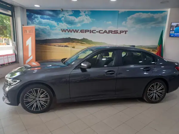 BMW 330 2021 - 27890 EUR, 51862 km - AUTO.MOTO.pt - 51862km - foto 6 de 37