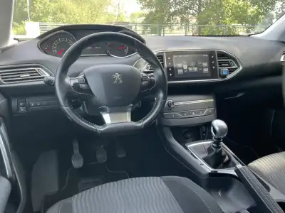 Peugeot 308 SW 2016 - 14000 EUR, 156000 km - AUTO.MOTO.pt - 156000km - foto 5 de 9