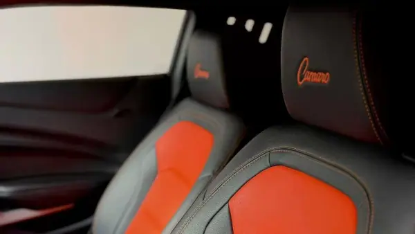 Chevrolet Camaro 2019 - 54900 EUR, 60000 km - AUTO.MOTO.pt - 60000km - foto 6 de 15