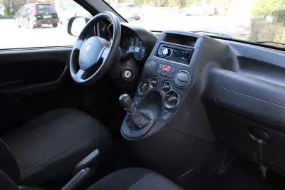 Fiat Panda 2010 - 4500 EUR, 114357 km - AUTO.MOTO.pt - 114357km - foto 17 de 23