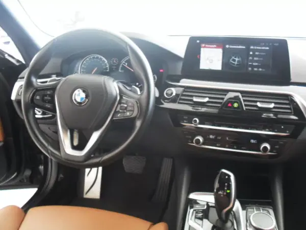 BMW 520 2017 - 26950 EUR, 80835 km - AUTO.MOTO.pt - 80835km - foto 17 de 38