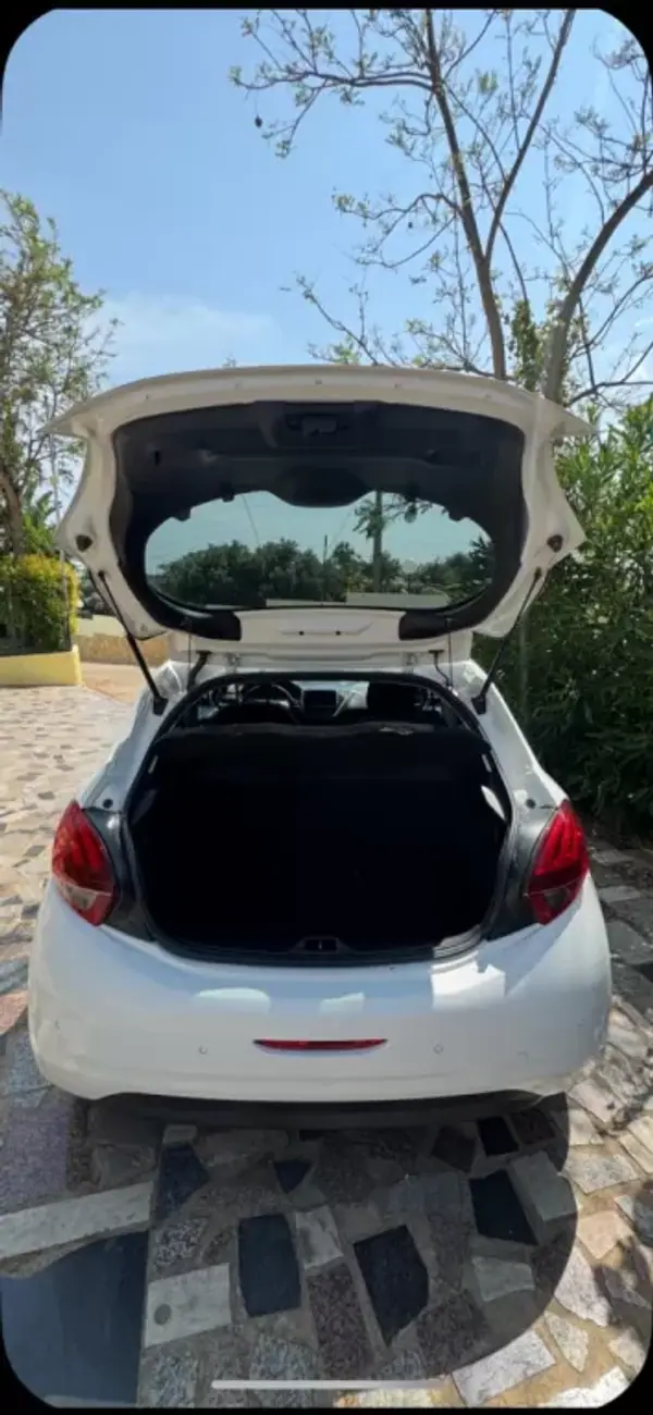 Peugeot 208 2013 - 14990 EUR, 103386 km - AUTO.MOTO.pt - 103386km - foto 10 de 10